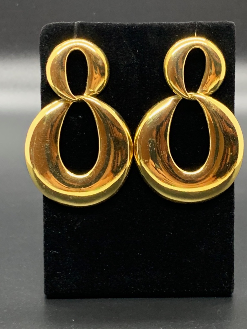 Vintage Monet Gold Dangle Oval Teardrop Earrings